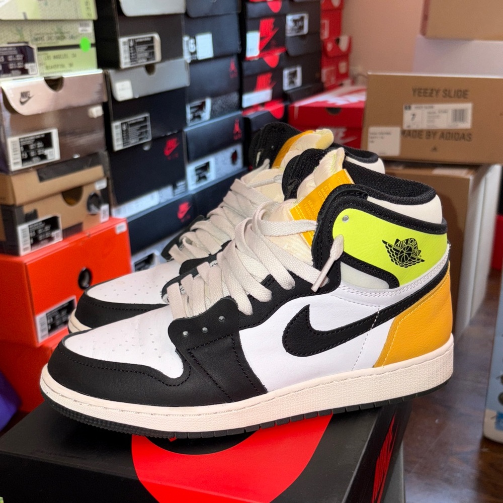 Jordan Retro 1 Volt